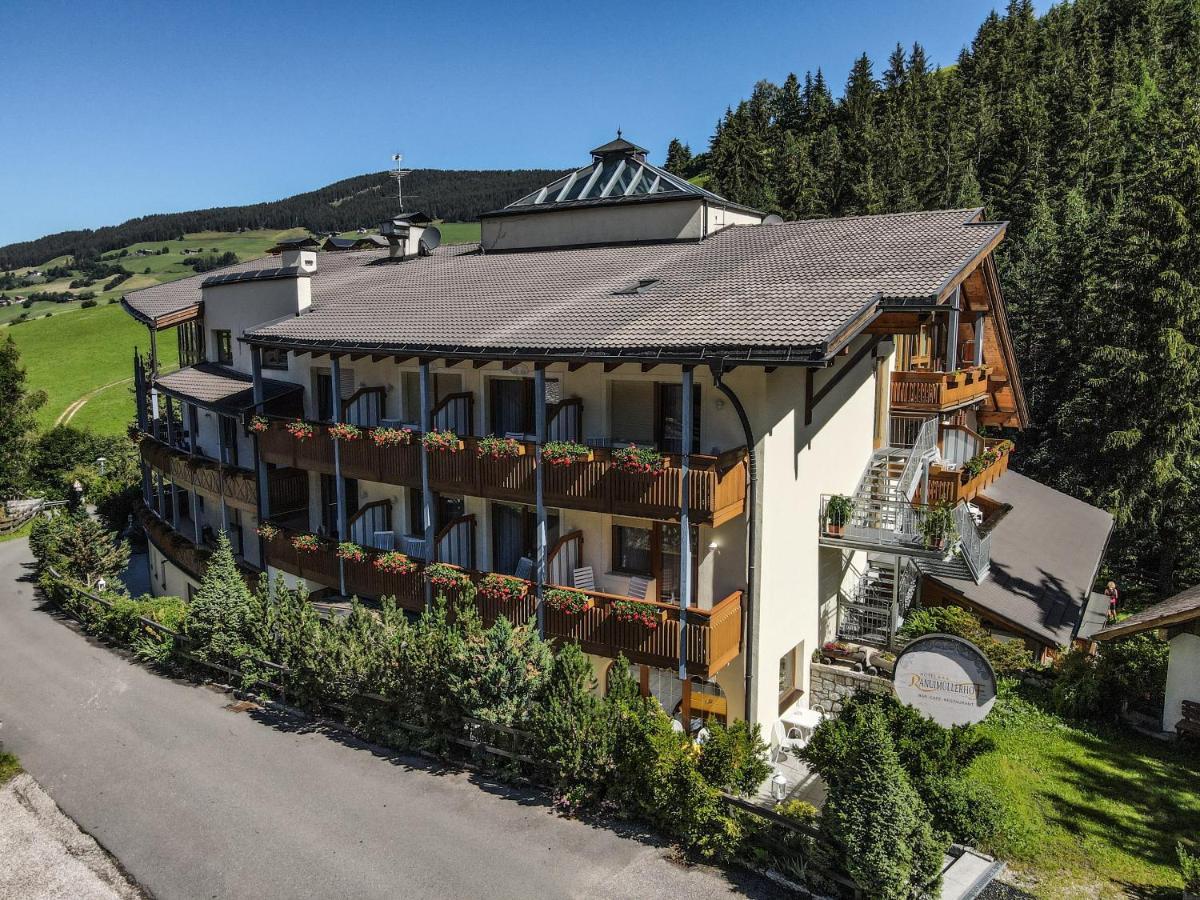 Hotel Ranuimuellerhof Funes  Esterno foto