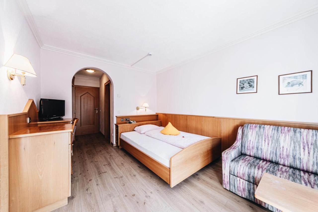 Hotel Ranuimuellerhof Funes  Esterno foto